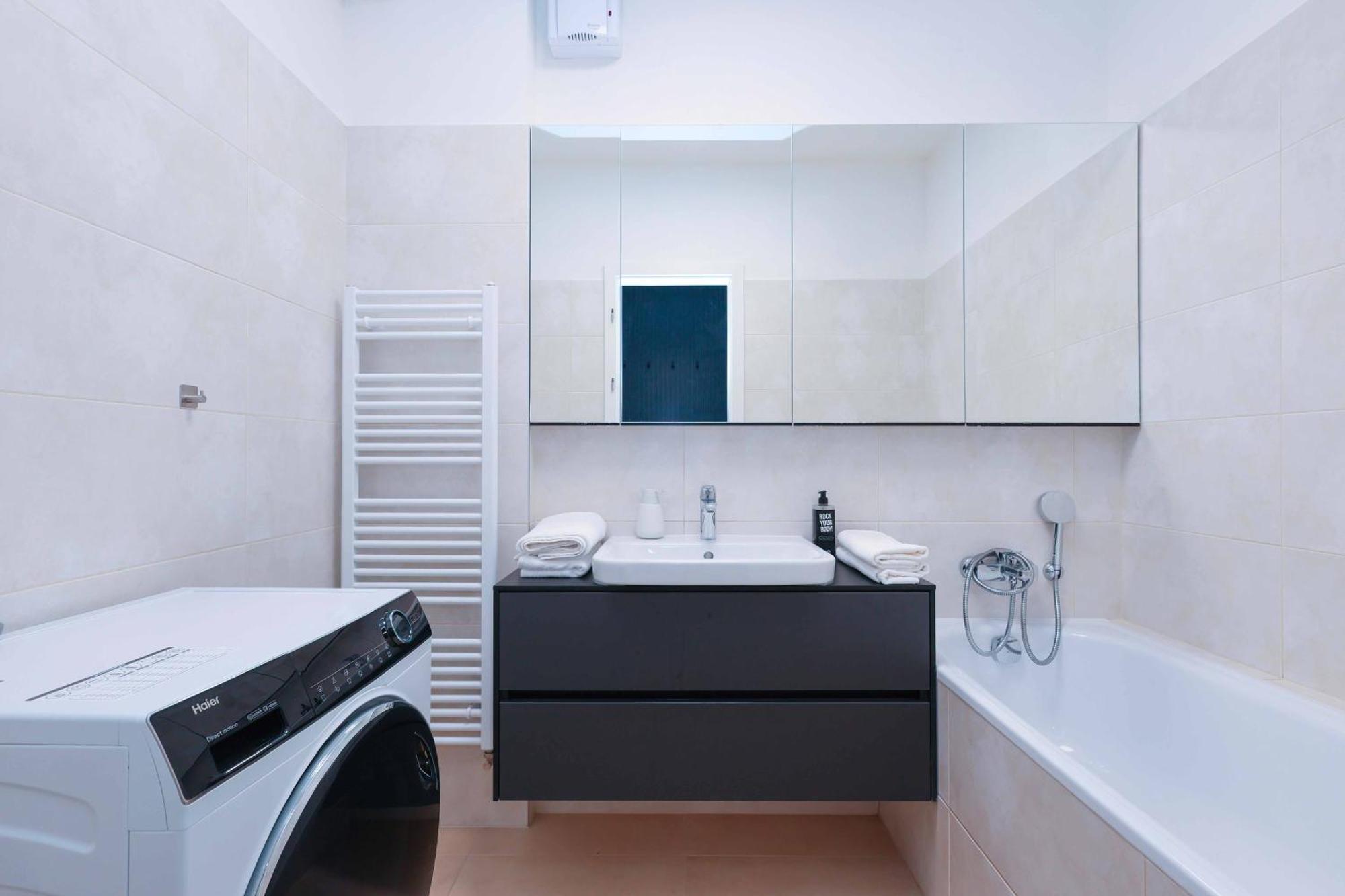 브라티슬라바 Downtown Luxe Retreat- Konventna 아파트 외부 사진